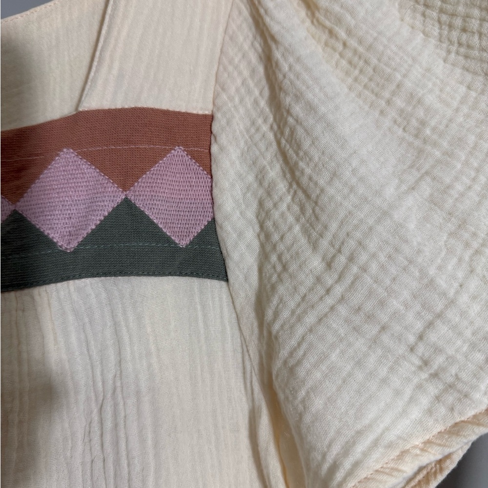 Entro Cream Blouse With Geometric Pattern View 2